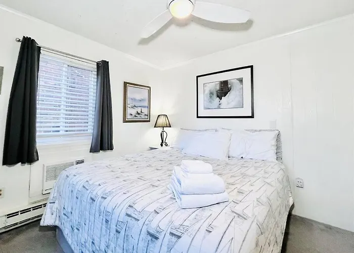 Stunning 2br/2ba Bayfront Retreat