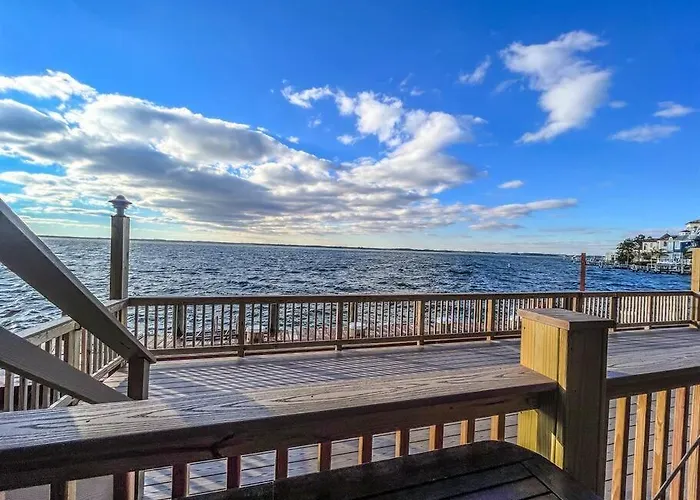 Holiday home Stunning 2br/2ba Bayfront Retreat