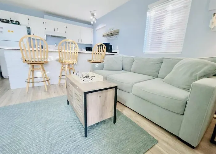 Stunning 2br/2ba Bayfront Retreat