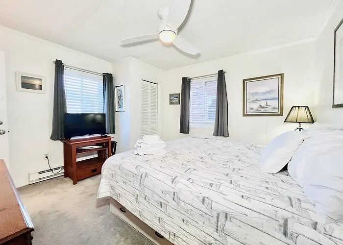 Holiday home Stunning 2br/2ba Bayfront Retreat *
