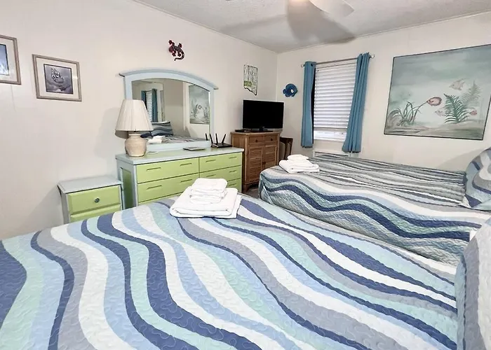 Stunning 2br/2ba Bayfront Retreat Holiday home