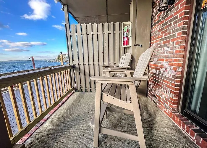 Holiday home Stunning 2br/2ba Bayfront Retreat *