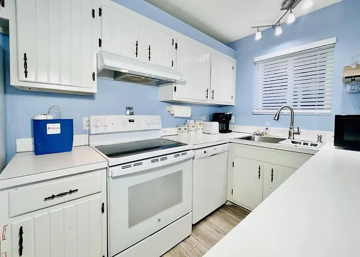Stunning 2br/2ba Bayfront Retreat *
