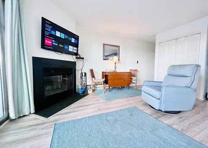 Stunning 2br/2ba Bayfront Retreat Holiday home