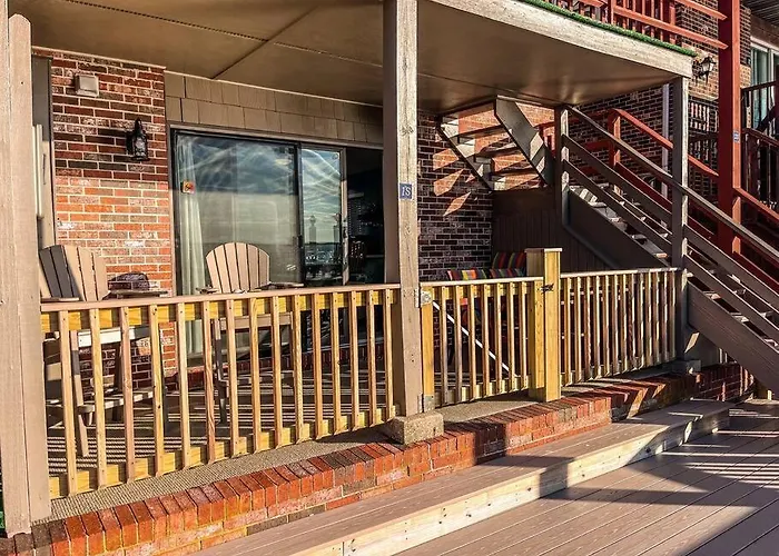 Stunning 2br/2ba Bayfront Retreat Holiday home